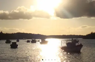 Vendo este lote a 500 metros da praia, aceito carro no negocio.