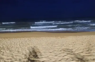 Encante-se com este lindo apartamento duplex tipo cobertura, localizado na avenida principal de Jacaraípe, no município da Serra/ES