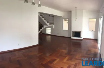 Casa em condomínio fechado com 4 quartos para alugar na Vila São Francisco, São Paulo 