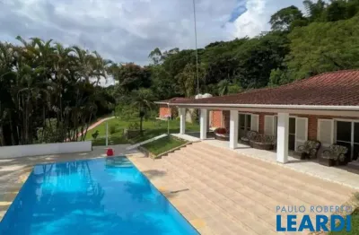 Casa em condomínio fechado com 5 quartos à venda no Parque Silvino Pereira, Cotia 