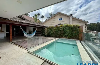Casa com 4 quartos para alugar no Parque dos Príncipes, São Paulo 