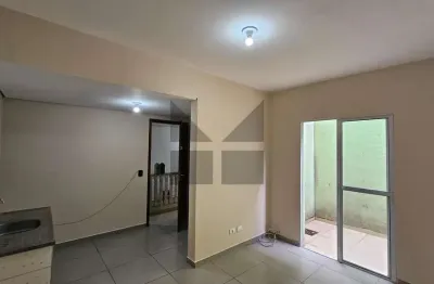 Casa para alugar no Parque São Joaquim, Taboão da Serra: 2 dormitórios, 60m², 1 banheiro, por R$1600.