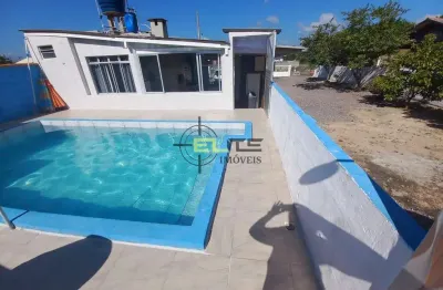 Casa  à venda, com piscina de 02 dormitórios, sendo 01 suíte na pinheira - palhoça
