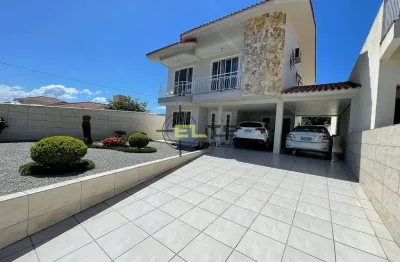Casa à venda, com 3 dormitórios (sendo 1 suíte), 2 sacadas no centro, em palhoça/sc