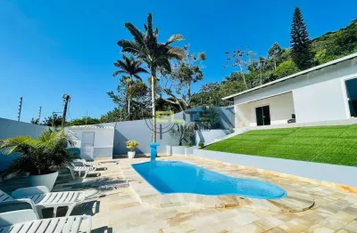 Casa à venda, porteira fechada com 3 dormitórios (1 suíte), piscina, edícula gourmet  na praia de f