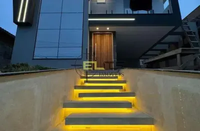 Casa alto padrão com amplo terreno, de 3 dormitórios no estreito/florianópolis.