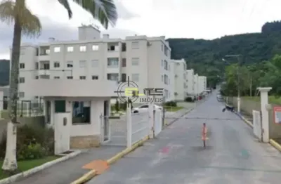 Apartamento mobiliado de 2 dormitórios com sacada em fundos/biguaçu.