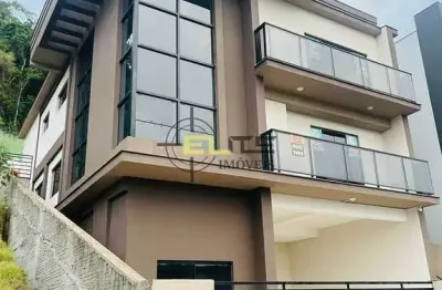 Linda e ampla casa de 4 dormitórios, com piscina no condomínio vista da pedra, em são josé/sc