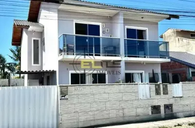 Sobrado com piscina, de 2 dormitórios(1 suíte) na barra do aririú/palhoça.