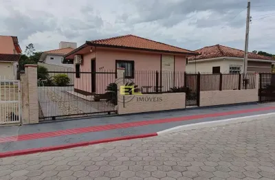 Casa de 2 dormitórios semi-mobiliada com amplo terreno e piscina, em guaporanga-biguaçu/sc.
