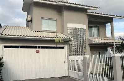 Ampla casa com 3 dormitórios, piscina e  mobiliada, no centro de palhoça.