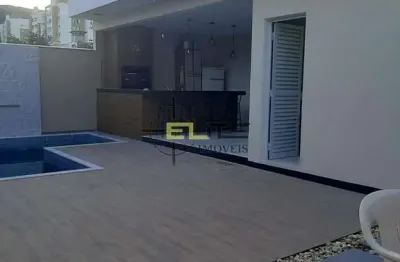 Linda casa alto padrão de 3 dormitórios, com piscina e área gourmet na pedra branca, em palhoça/sc