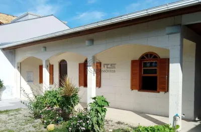 Casa com 3 quartos à venda na rua antônio júlio fagundes, 102, praia de fora, palhoça por r$ 640.000