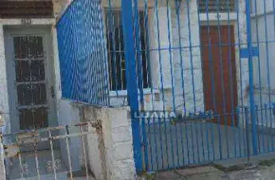 Sobrado com 2 casas independentes com 3 dormitorios cada uma, 1 vaga de garagem