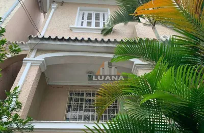 Belo sobrado com 3 dorm, sala 3 ambientes, 2 vagas cobertas, pronto para reforma de modernização no coração da aclimação.