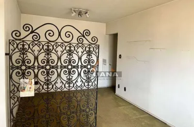 Apto 2 dorm, sala 2 amb, wc social, dorm e wc empreg, area serv, 1 vaga (imovel para reforma)