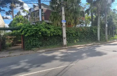 Tríplex  comercial em ótima localização vale a pena conferir