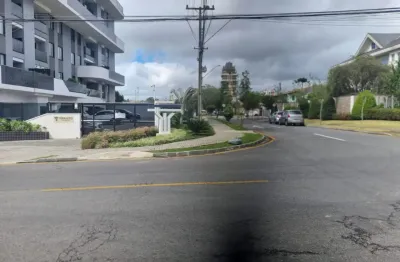 Apto com dois dormitórios sendo um suíte com aquecimento a gás e ar condicionado