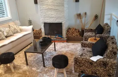 Casa em condomínio de luxo em cotia-sp - 3 quartos, 1 suíte, 3 salas, 3 banheiros, 4 vagas de garagem, 330m² de área. venha conferir!