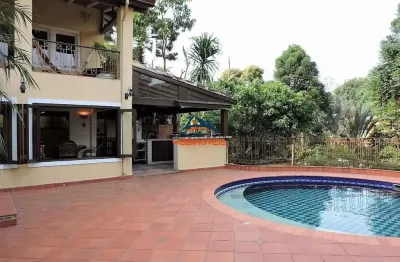 Luxuosa casa de 4 quartos e 2 suítes para venda ou locação em cotia-sp, chácara eliana: 3 salas, 6 banheiros, 2 vagas, 517m².