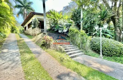 Imponente mansão de luxo em condomínio na granja viana, cotia-sp: 6 quartos, 6 suítes, 3 salas, 9 banheiros, 14 vagas, 641,22 m²!
