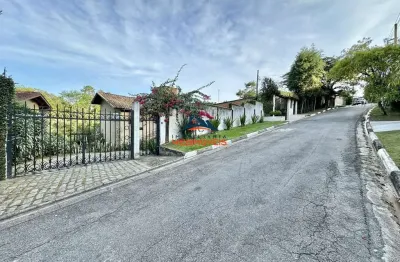 Imperdível! linda casa em condomínio à venda em carapicuíba-sp, chácara são joão. com 3 quartos, 1 suíte, 3 salas, 3 vagas e 355m².