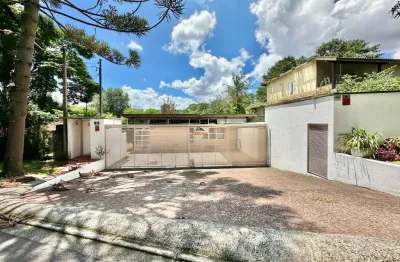 Casa de luxo em condomínio à venda em Cotia-SP na Vila Santo Antônio com 3 quartos, 3 suítes e 7 vagas de garagem!