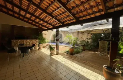 Casa com 4 quartos para alugar na Rua 1121, sn, Setor Marista, Goiânia