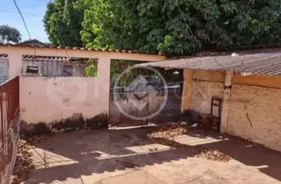 Casa com 3 quartos à venda na Avenida Primeiro de Maio, Vila São Luiz, Goiânia