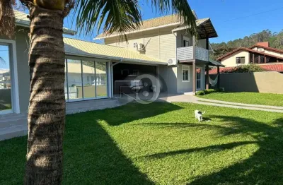 Casa em condomínio fechado com 4 quartos à venda na Rua Isid Dutra, Sambaqui, Florianópolis
