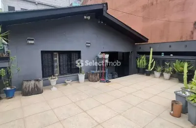 Casa com 2 quartos para alugar na Rua Odilla Pedroso Póvoa, --, Vila Assis Brasil, Mauá