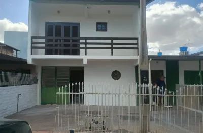 Aluga-se sobrado próximo a praça coração de maria , em esteio !