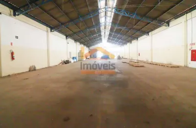 Salão industrial de 1.000m² com doca para caminhões em condomínio fechado com portaria 24 hs r$ 9.700,00