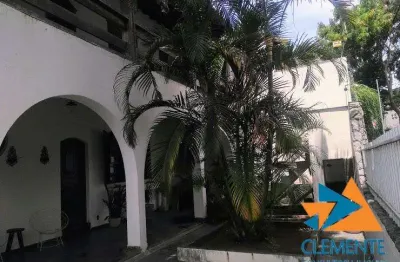 Casa com 6 quartos à venda na Santa Efigênia, Belo Horizonte 