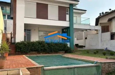 Linda casa em condomínio com 260 m²  no golf vilage para locaçâo