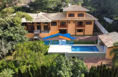 Casa cinematográfica com 4 suítes e sala de cinema - granja viana.