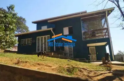 Chácara 1086m² com 4 dormitórios e 1 suíte na fazendinha.