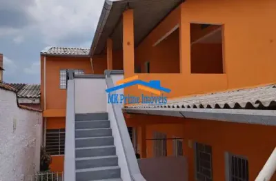 Terreno com 6 casas e renda: oportunidade de investimento.