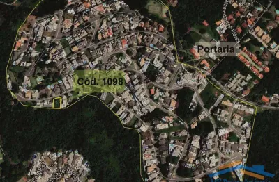 Cond. golf village (lote) 578,70 m² alto em declive, com linda vista!