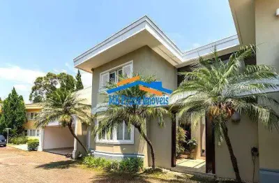 Linda casa em condomínio com 5 dorm. 4 suítes, 6 vagas, próx ao brooklin!