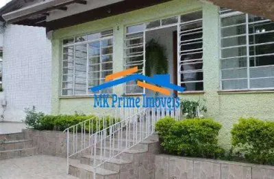 Casa ampla com 2 salões comerciais: ideal para morar e gerar renda!