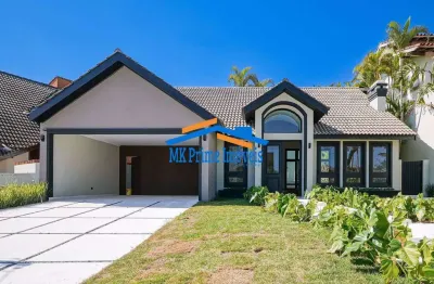 Linda residência totalmente reformada no residencial 10 alphaville!!!