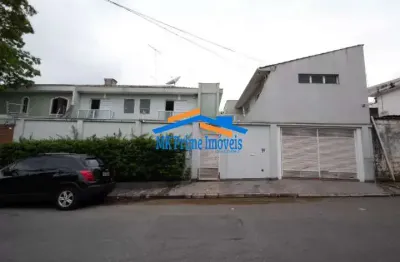 Excelente sobrado com 3 dormitórios sendo 2 suítes e 3 vagas de garagem.
