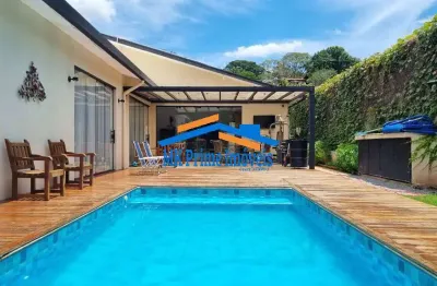 Casa nova e térrea c/ piscina, em rua fechada! miolo da granja