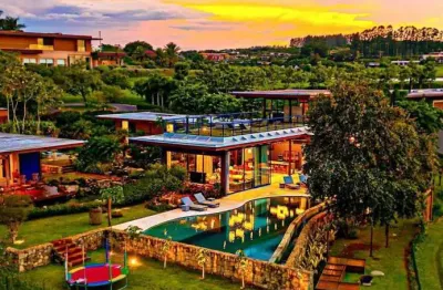 Casa inspirada em bali com vista p/ lago, campo de golfe, fazenda boa vista