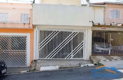Excelente sobrado com 3 dormitórios sendo 2 suítes e uma vaga de garagem.