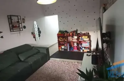 Sobrado 166m² com 3 dormitórios sendo 1 suíte no jd das flores.
