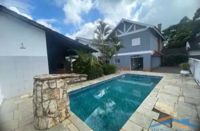 Casa de condomínio em aldeia da serra com 4 dormitórios.