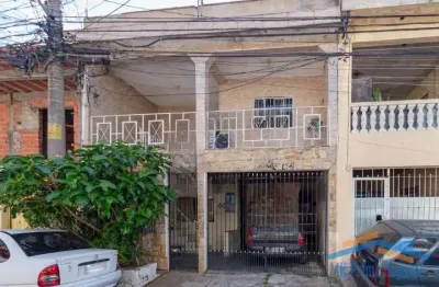 Ótimo sobrado com 4 dormitórios sendo 1 suíte e 1 vaga de garagem.