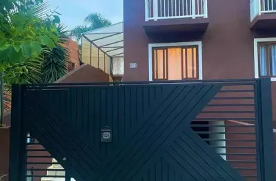 Sobrado espaçoso com 160m² em cotia altura do km 30.